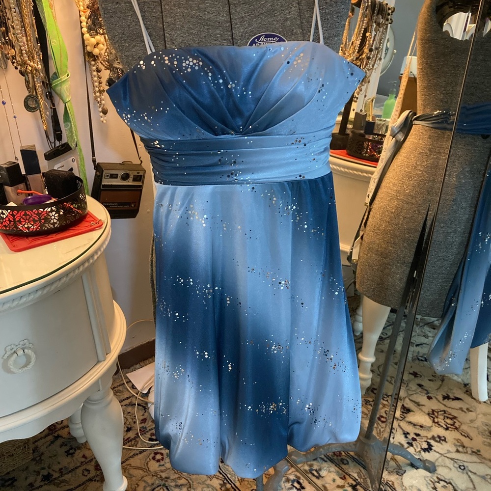 Snazzy above the knee size 3/4 dress by Jump apparel in 2 shades of blue
